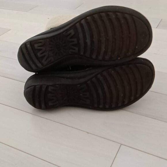 UGG Women's Australia Kary Cuff Sheepskin Boots Black Size 7 - Picture 2 of 5